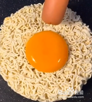怎样用方便面做早餐饼呢