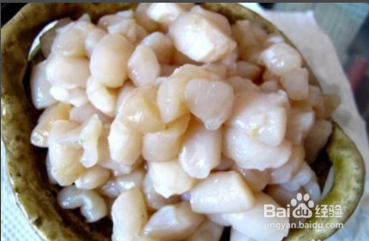 茼蒿段炒鲜贝丁的做法