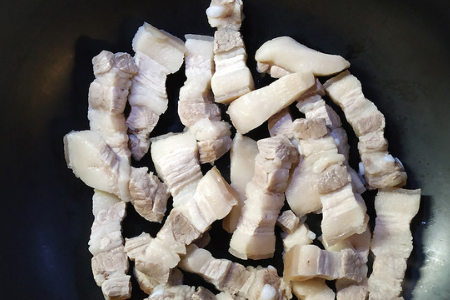 红烧肉炒糖色时不小心炒糊了，怎么去除苦味