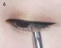 .单眼皮小烟熏妆