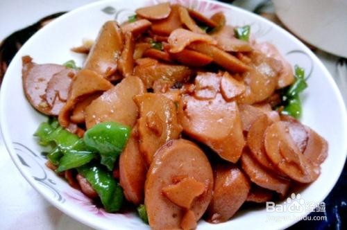 辣椒炒火腿肠的做法