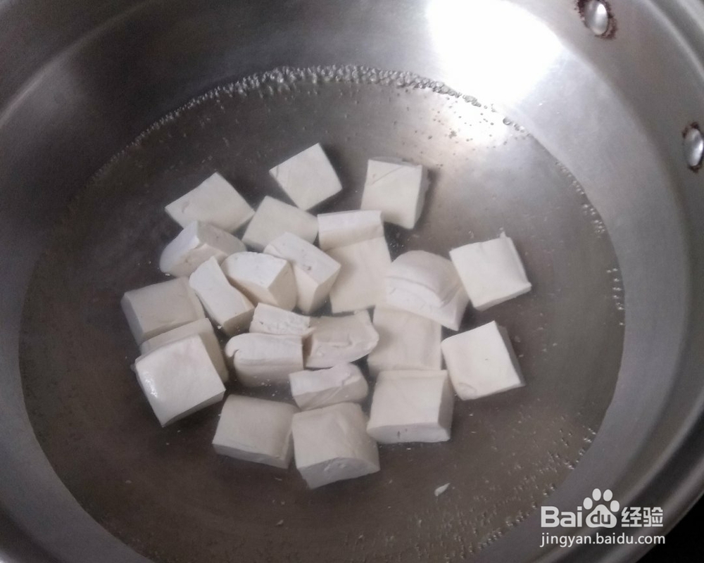 色香浓郁的鱼头豆腐汤