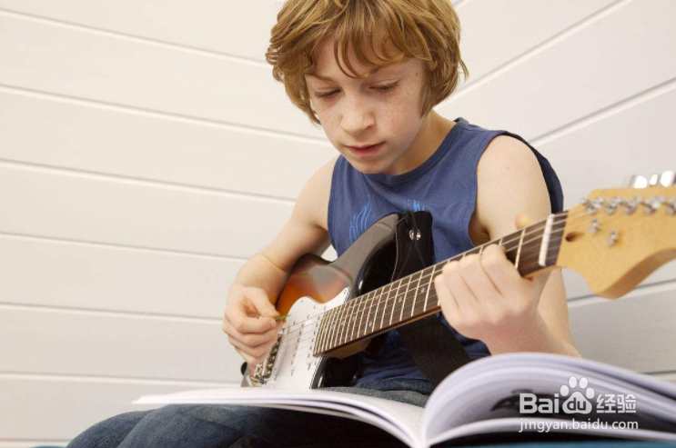 弹吉他怎么自学