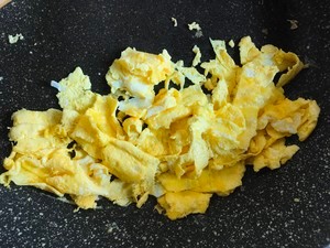 牛油果炒鸡蛋的做法