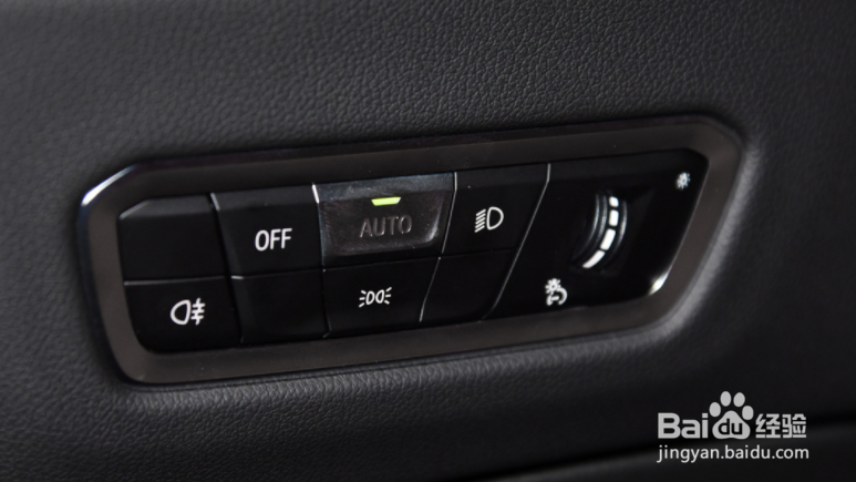 自动挡车灯怎么开