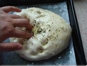 洞洞更大的佛卡恰Focaccia面包