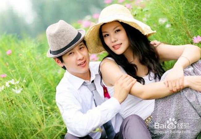 秦俊杰杨紫甜蜜公开恋情 秀恩爱可以有哪些方式