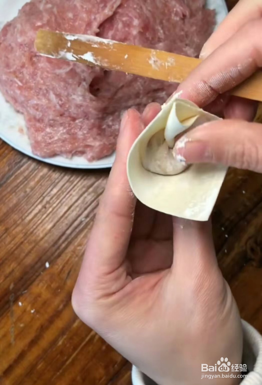包馄饨的皮儿是怎么包起的这里具体给你说步骤
