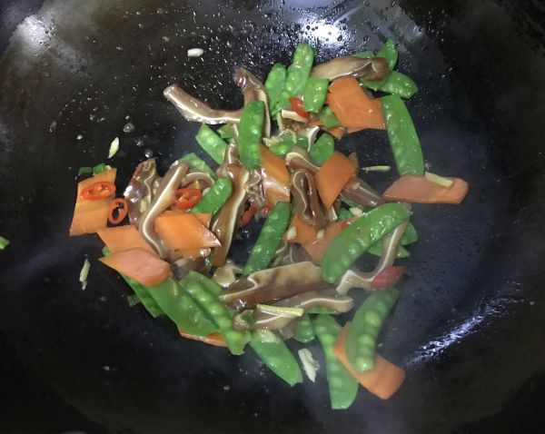 荷兰豆炒层层脆