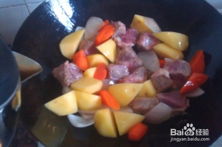 美味营养的土豆炖牛肉