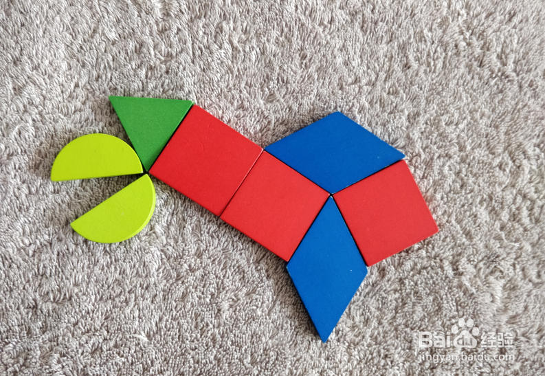 用蒙氏积木怎样拼一只飞翔的大鸟?