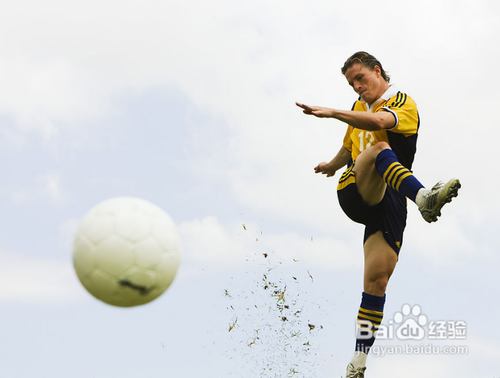 足球怎么提高脚法