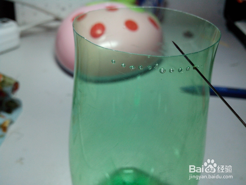 饮料瓶变笔筒教程