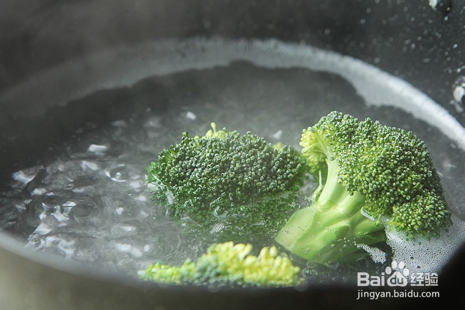 窝蛋牛肉煲仔饭