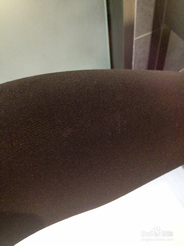 冬天出门旅行黑色袜子粘毛毛 怎么办？