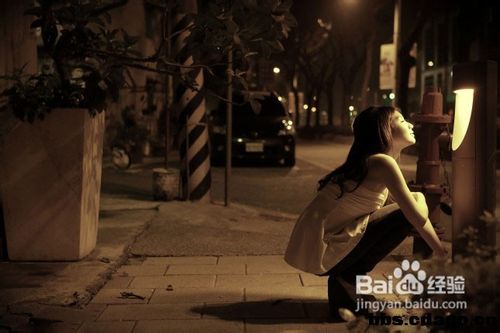 利用闪灯+后帘+现场光拍摄夜间人像技巧