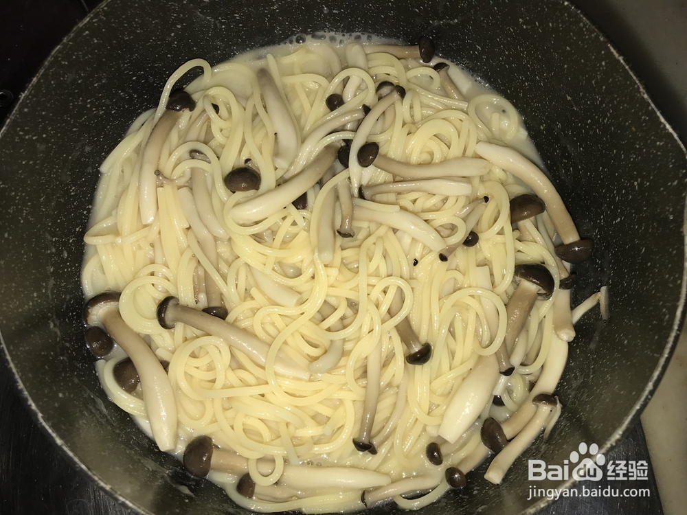 没那么讲究的白汁蟹味菇意大利面