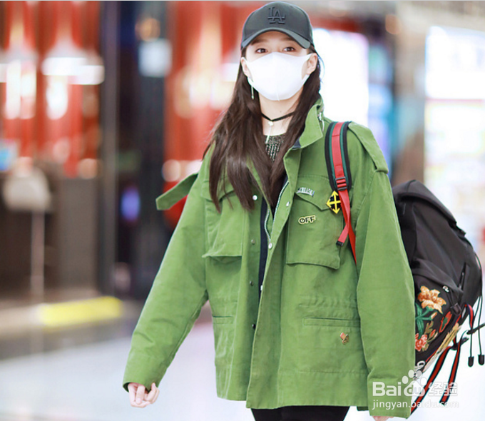 关晓彤潮装“走秀”长腿吸睛 青春活力尽显