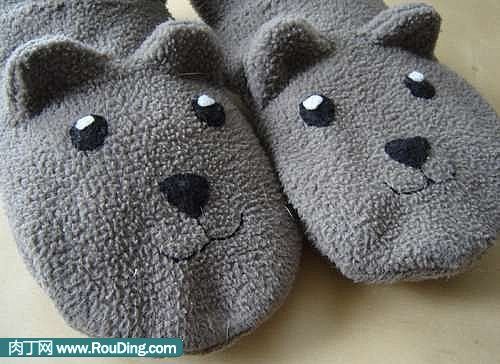 怎样用旧衣服改造DIY小熊袜子拖鞋？