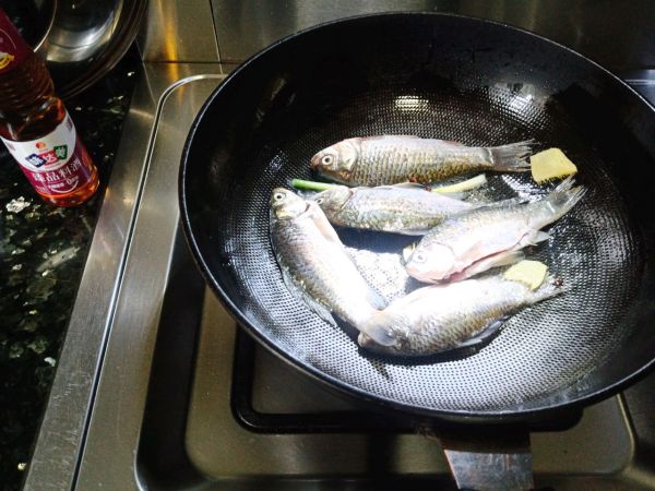 奶白鲫鱼豆腐汤