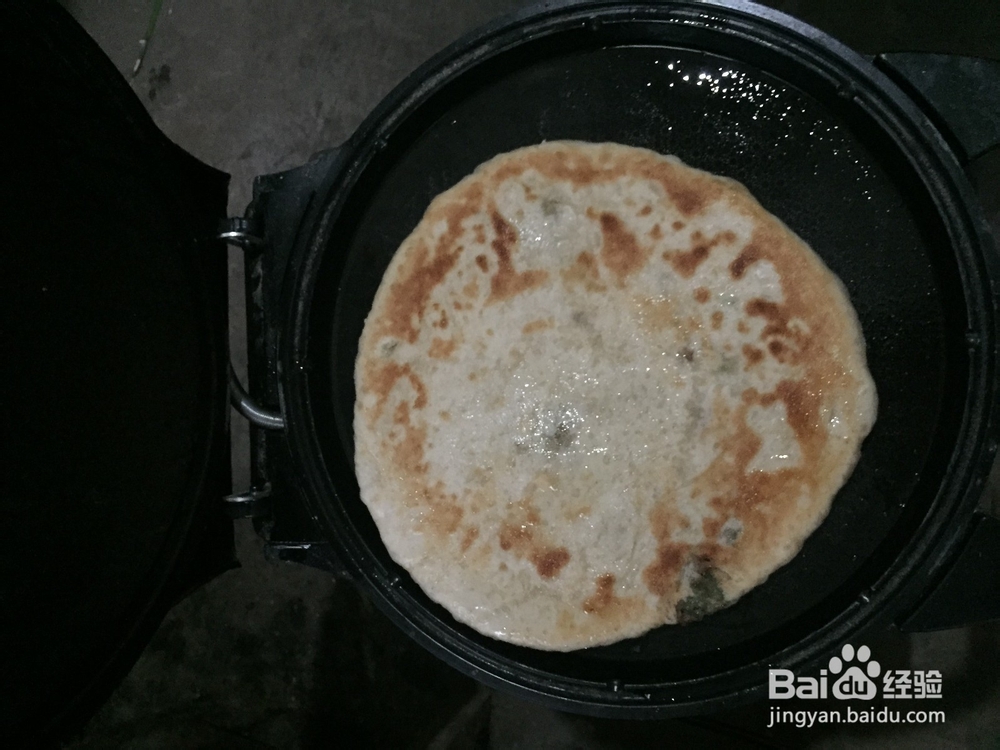 天下美食面食大全—韭菜粉丝馅饼、韭菜盒子做法