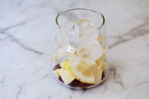 蔓越莓柠檬冰饮