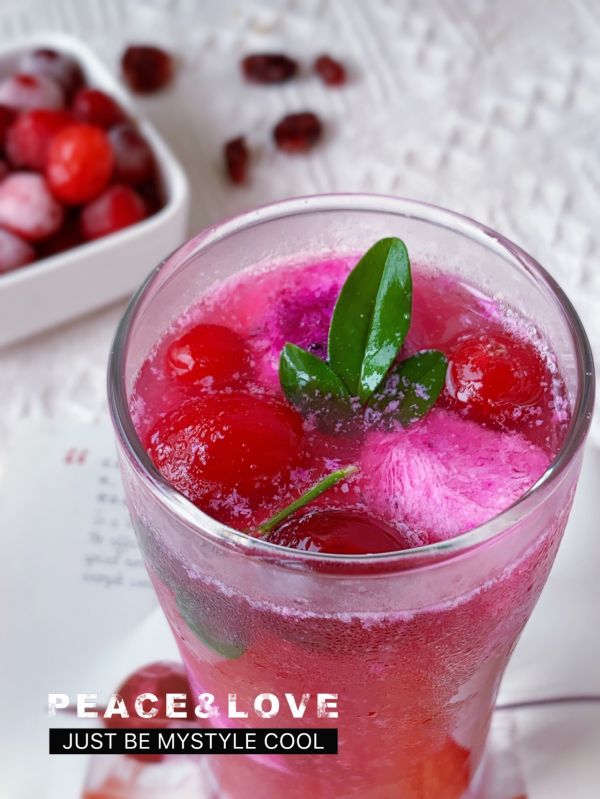 蔓越莓火龙果冰饮
