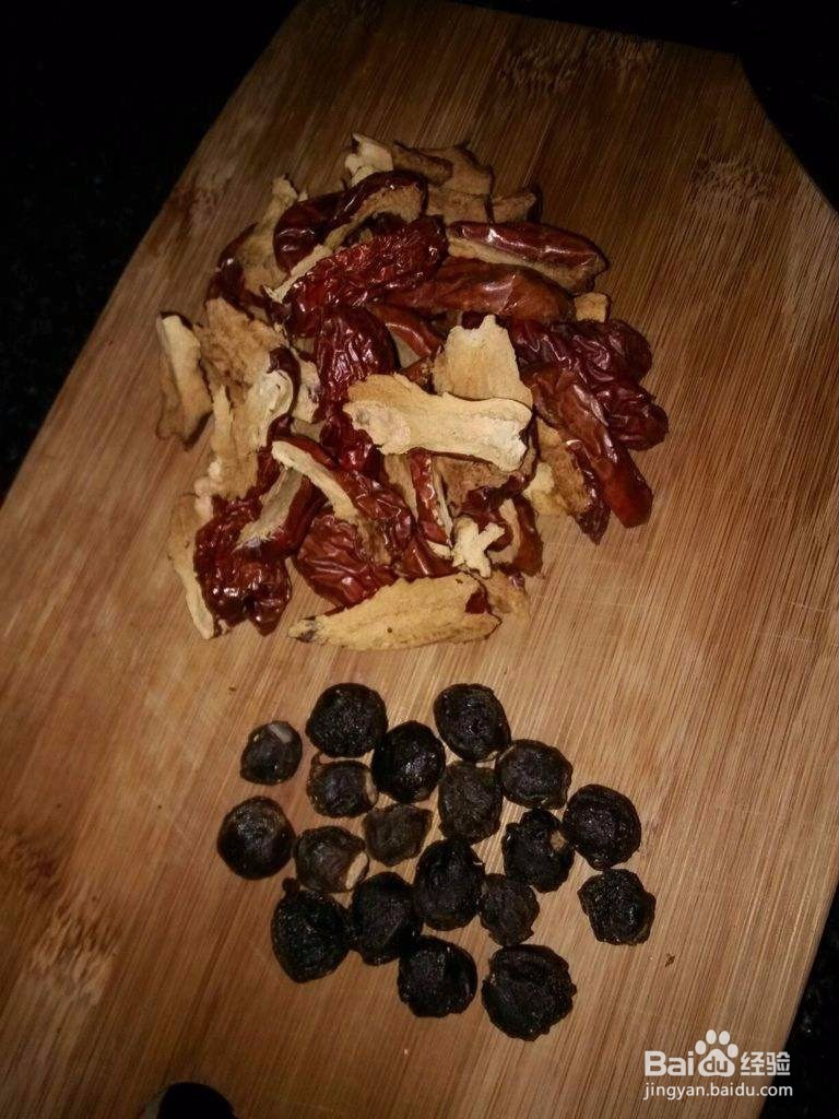 女性补气血必备食疗之桂圆炖鸡