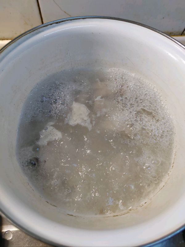 山药萝卜玉米排骨汤