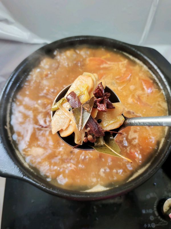 西红柿土豆牛腩煲