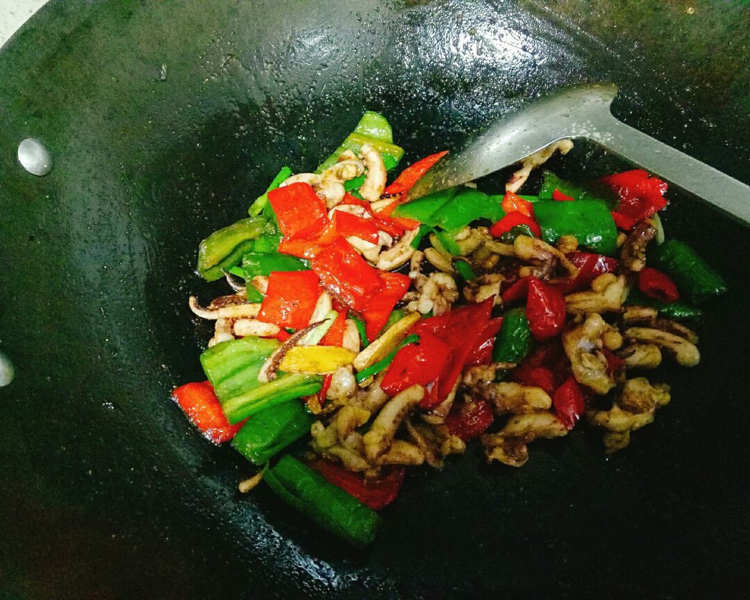 超级美味的干锅孜然鱿鱼须,今天就来教你做