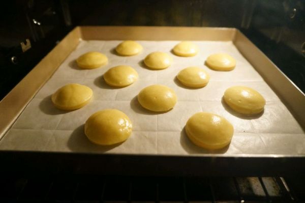 巧克力花生酥皮泡芙