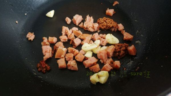 蒜辣肉酱蛋瓜条