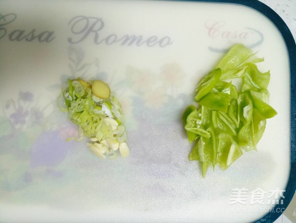 尖椒熘肥肠的做法