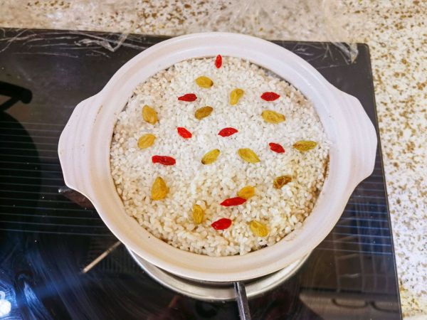 新疆手抓饭煲仔锅