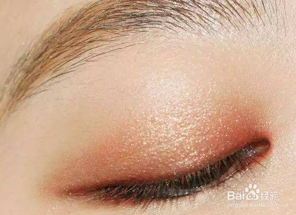 用山茶花油化大地系眼妆的方法