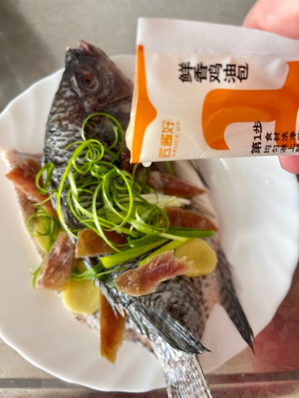 十年陈花雕火腿蒸罗非鱼