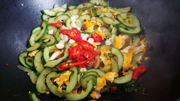 蒜辣肉酱黄瓜蛋