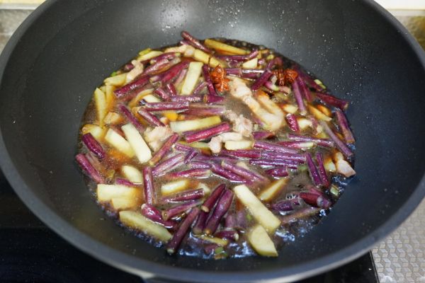 紫豆角烧土豆条