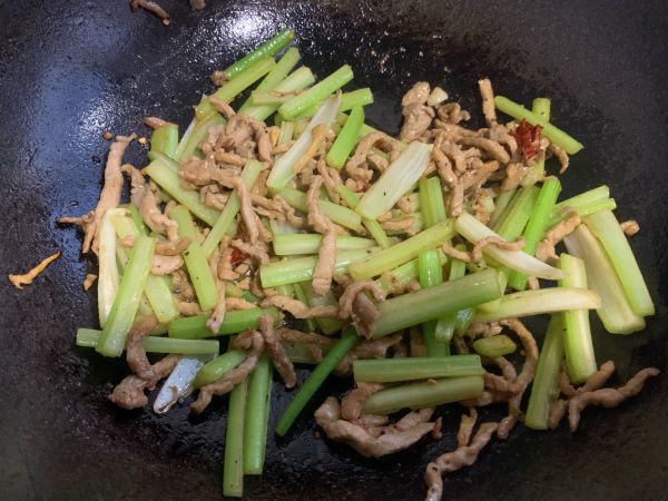 黑椒干煸肉丝芹菜