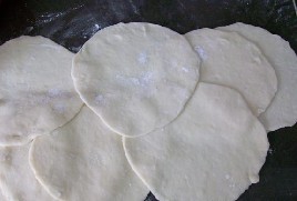 新鲜包菜大肉包