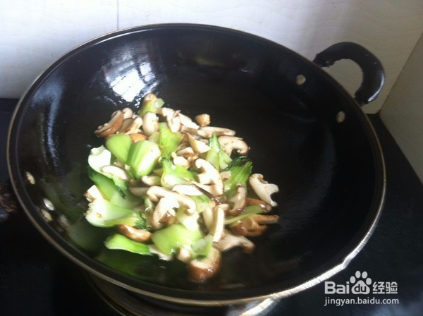香菇炒菠菜家常做法，怎么做好吃又营养？