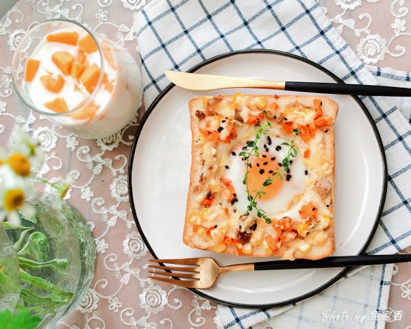 金枪鱼溏心蛋三明治