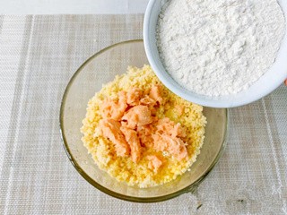 三文鱼小米锅巴怎么做?