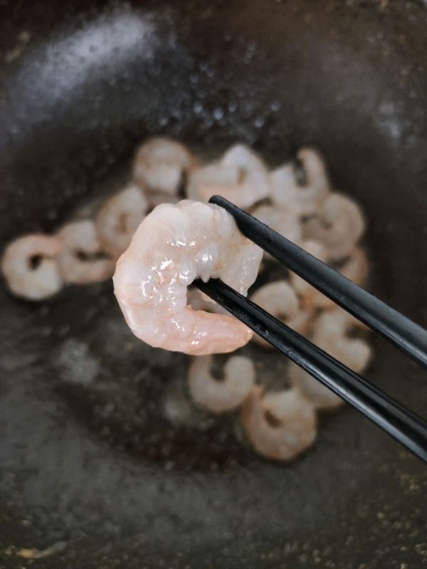 虾仁金针菇豆腐煲