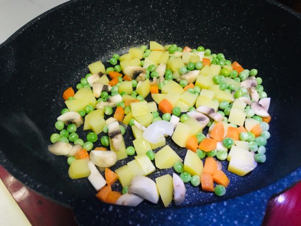 咖喱鸡肉杏鲍菇饭