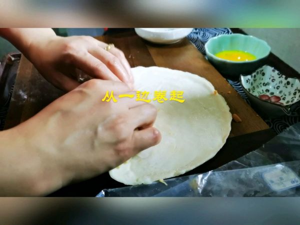 手抓饼肉松香肠芝士卷