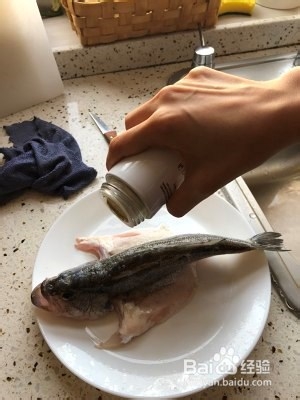 如何制作考究的清蒸鲈鱼 ？