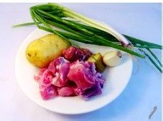 怀念曾经的青葱岁月——土豆蒸排骨