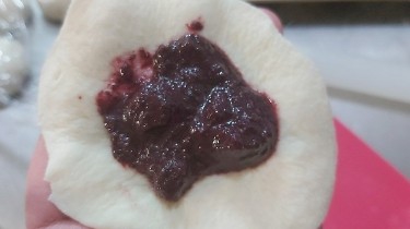 蓝莓果酱小餐包的做法